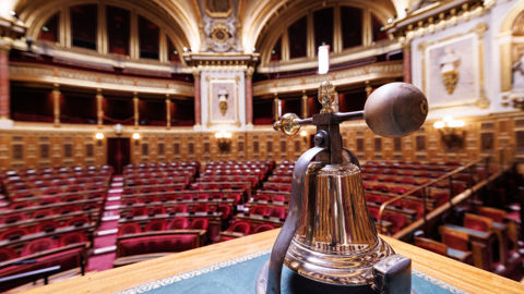 Contrairement à l’usage le plus fréquent, l'examen du projet de loi ne débutera pas à l’Assemblée nationale, mais au Sénat.